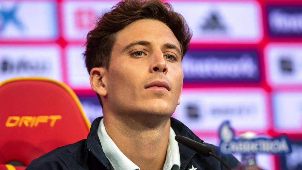 Pau Torres, en rueda de prensa con la selección española