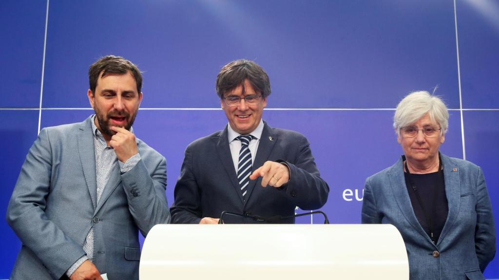 Toni Comín, Carles Puigdemont y Clara Ponsatí, en su rueda de prensa de este jueves en la Eurocámara