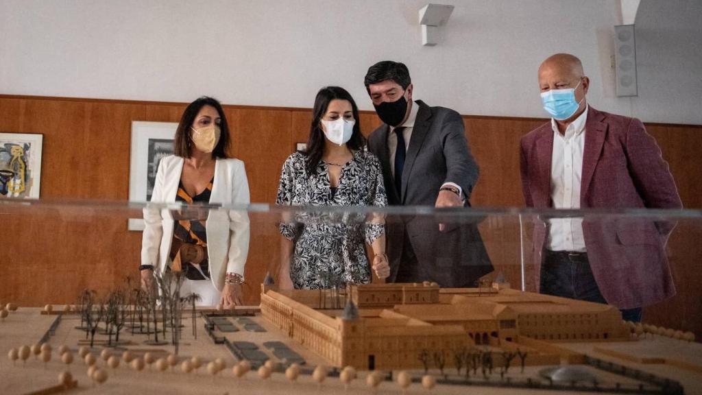 Marta Bosquet, presidenta del Parlamento andaluz, Inés Arrimadas, Juan Marín y Javier Imbroda, consejero de Educación.