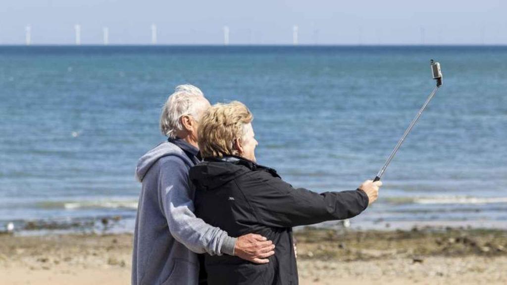 Una pareja en un viaje del Imserso.