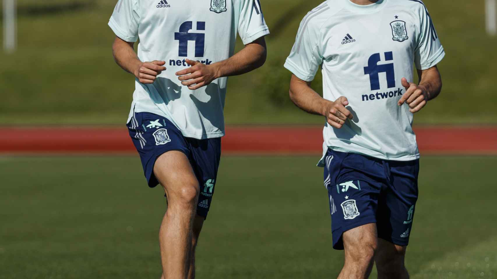 Pau Torres y Gerard Moreno, durante un entrenamiento con la selección española de fútbol