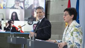 Fernando Grande Marlaska, ministro del Interior, y Arancha González Laya, ministra de Exteriores, en Moncloa.