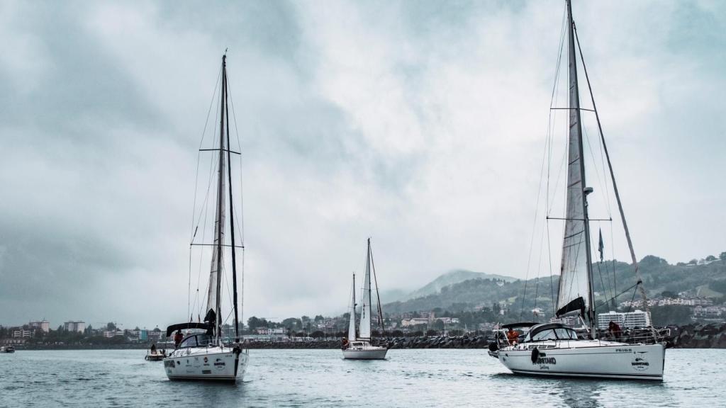 Han zarpado desde el puerto de Hondarribia y llegarán a Santiago el 19 de junio.
