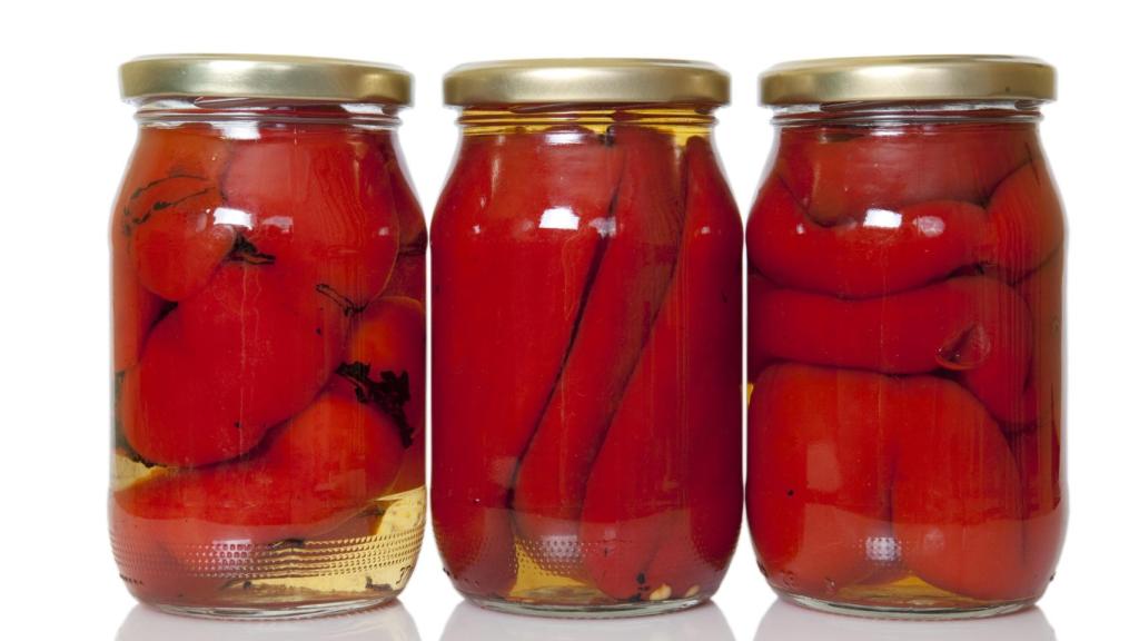 Unos botes de pimiento.