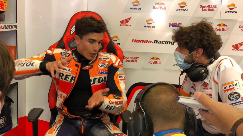 Marc Márquez explicando su caída en Mugello
