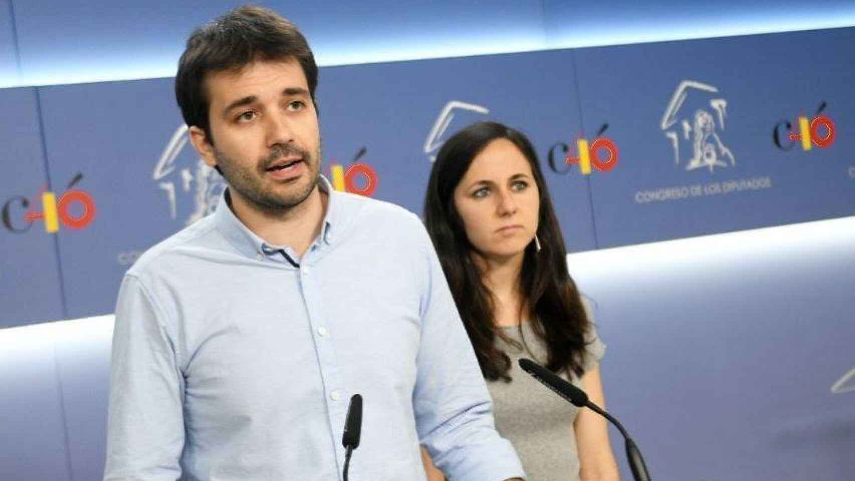Javier Sánchez junto a Ione Bellara en el Congreso de los Diputados.