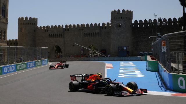 'Checo' Pérez rueda en el circuito de Bakú