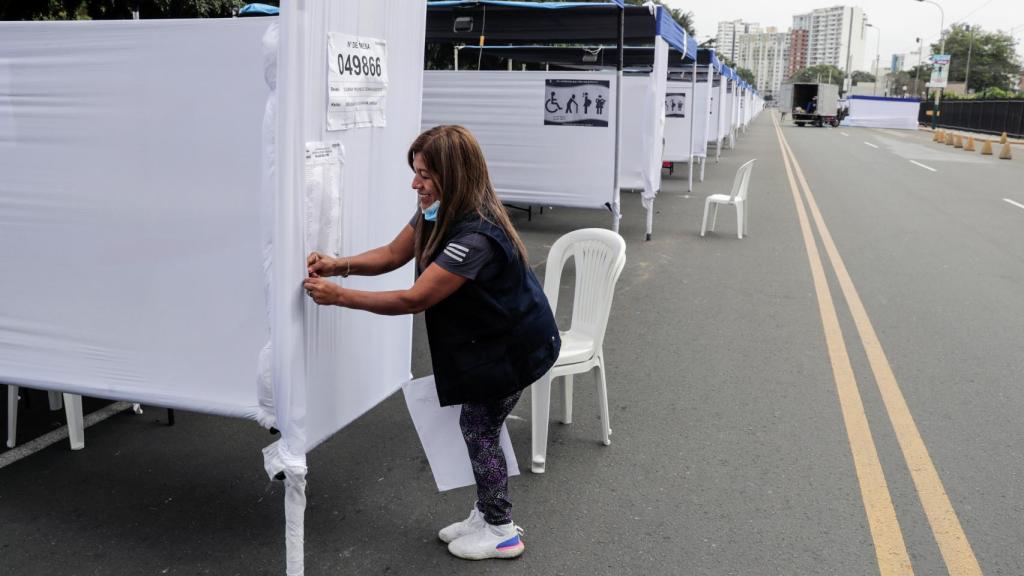 Cabinas para la votación de este domingo.
