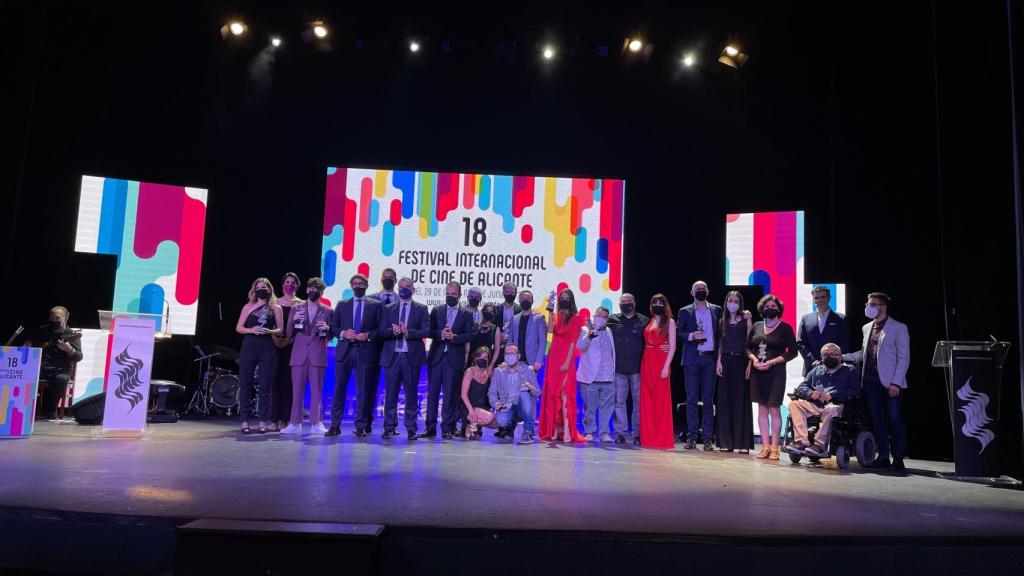 Foto de todos los participantes y premiados.