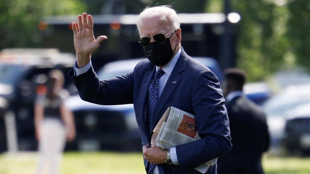 Joe Biden saliendo de la Casa Blanca.