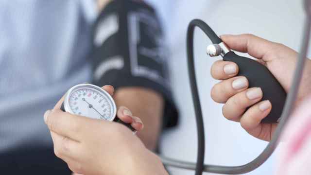 Presión arterial alta (hipertensión): síntomas y causas.