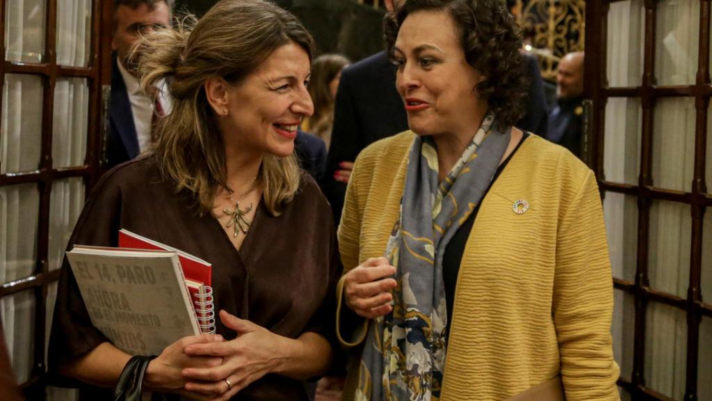 Yolanda Díaz, vicepresidenta tercera de Trabajo y Economía Social, y Magdalena Valerio, exministra de Trabajo y presidenta de la Comisión del Pacto de Toledo.