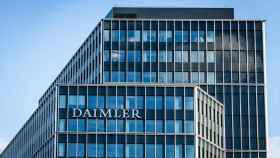 El fabricante de vehículos Daimler está evaluando la opción de vender concesionarios propios y talleres en España, Reino Unido y Bélgica.