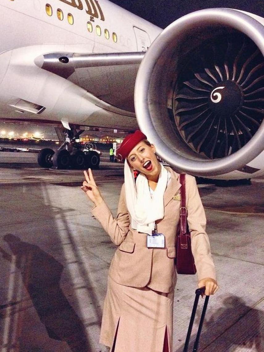 Anita con el uniforme de Emirates.