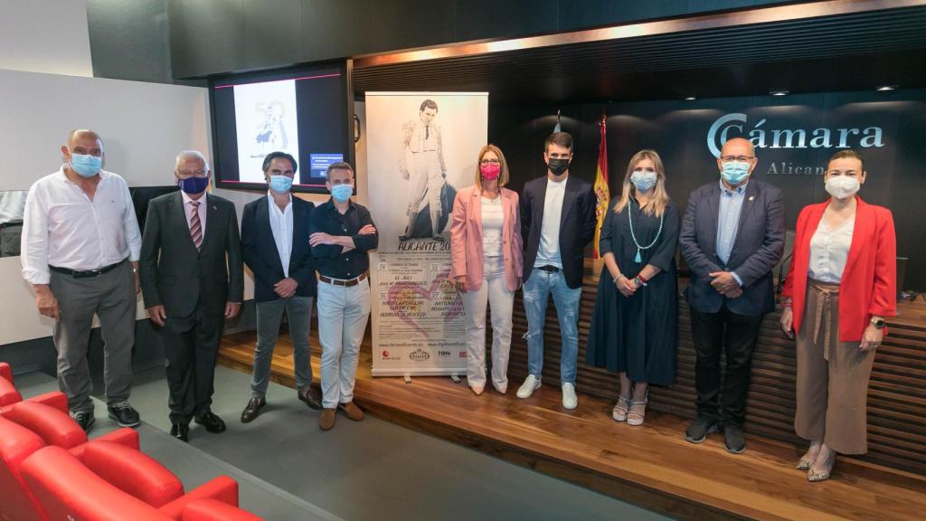 Presentación del Año Manzanares, por la concejal Mari Carmen de España y el gerente de la plaza Nacho Lloret.