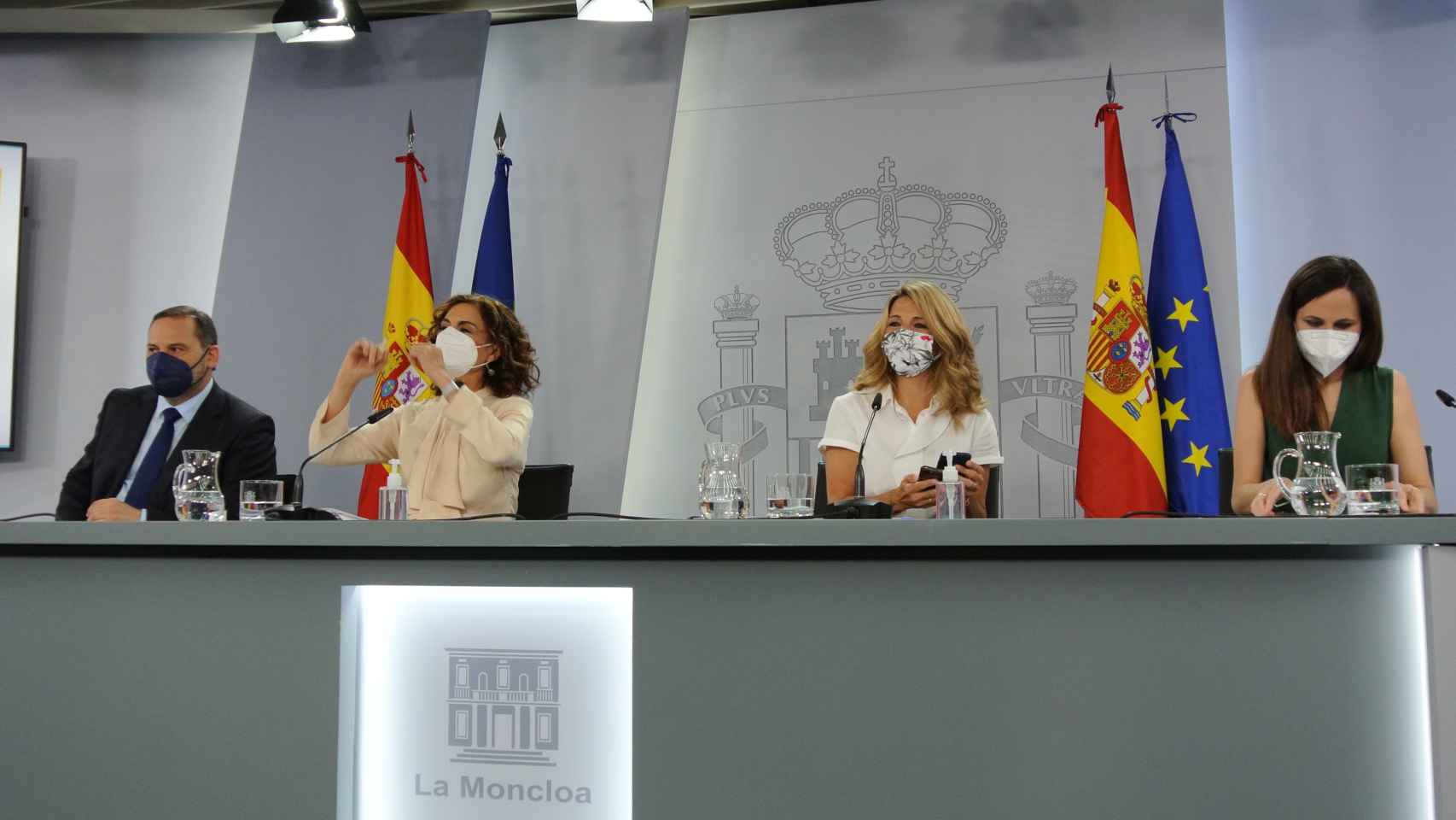 José Luis Ábalos, María Jesús Montero, Yolanda Díaz y Ione Belarra, en la sala de prensa del Consejo de Ministros.