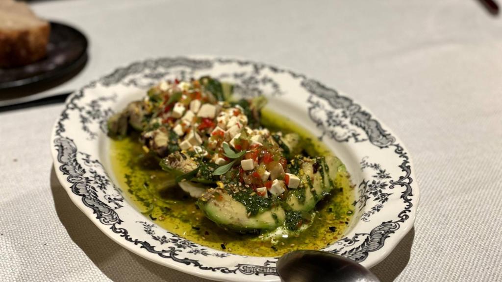 Aguacate a la brasa en Leña Madrid