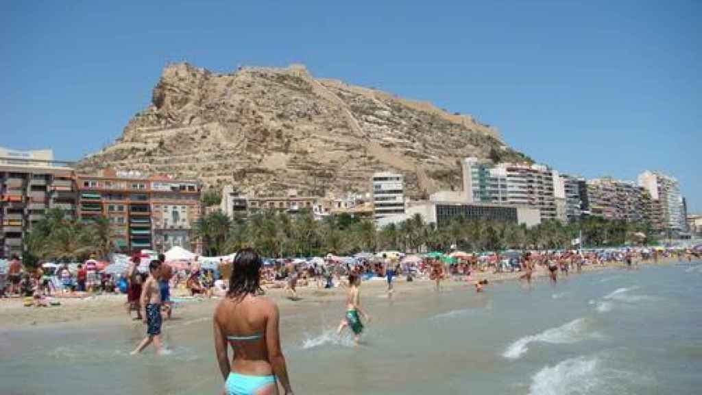 Las 'migajas' del turismo británico (4,8%) siguen gripando la ocupación hotelera en Alicante