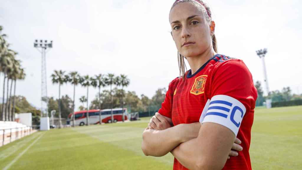Alexia Putellas, con el brazalete de capitana de la selección española