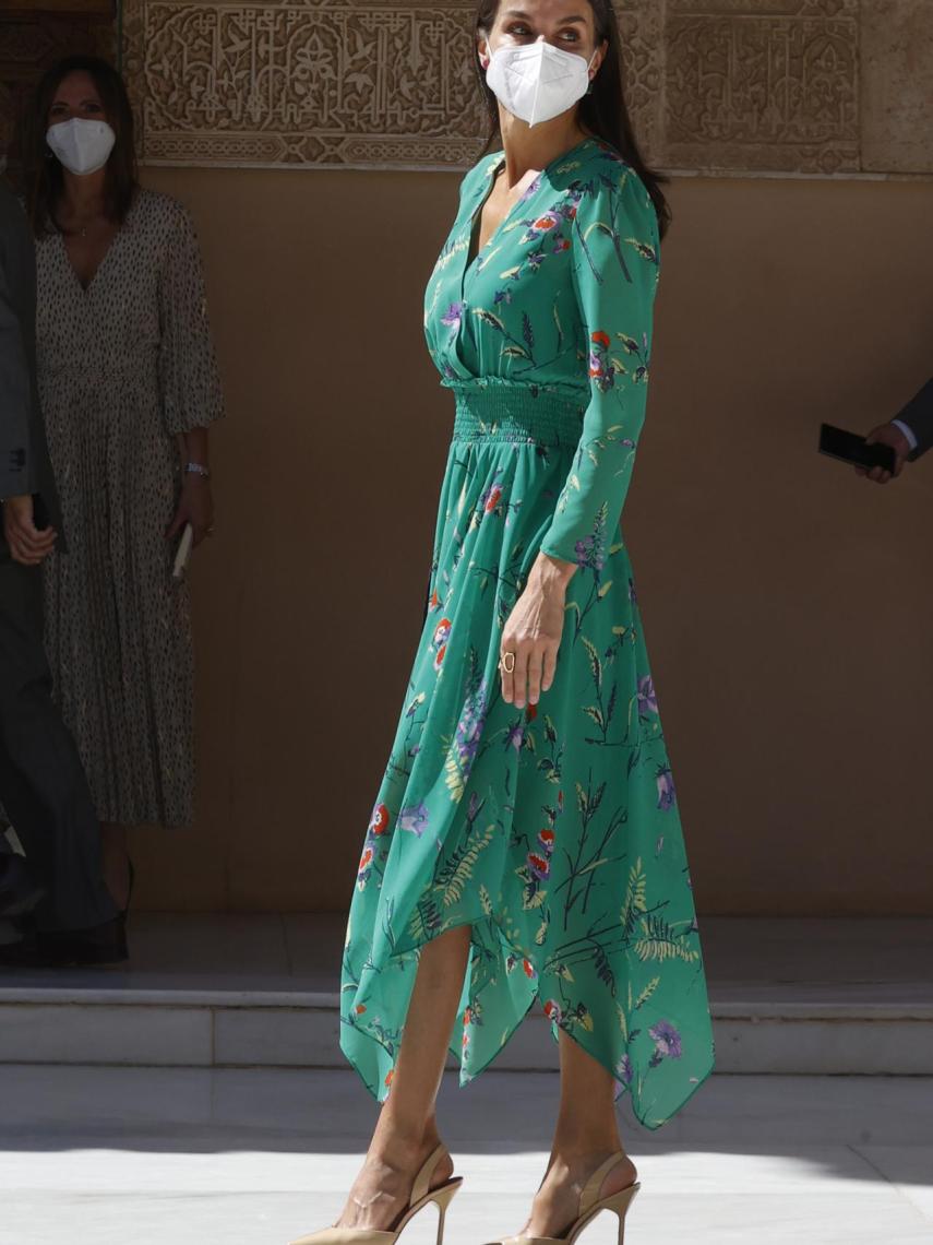 Letizia con vestido de Maje en color verde.