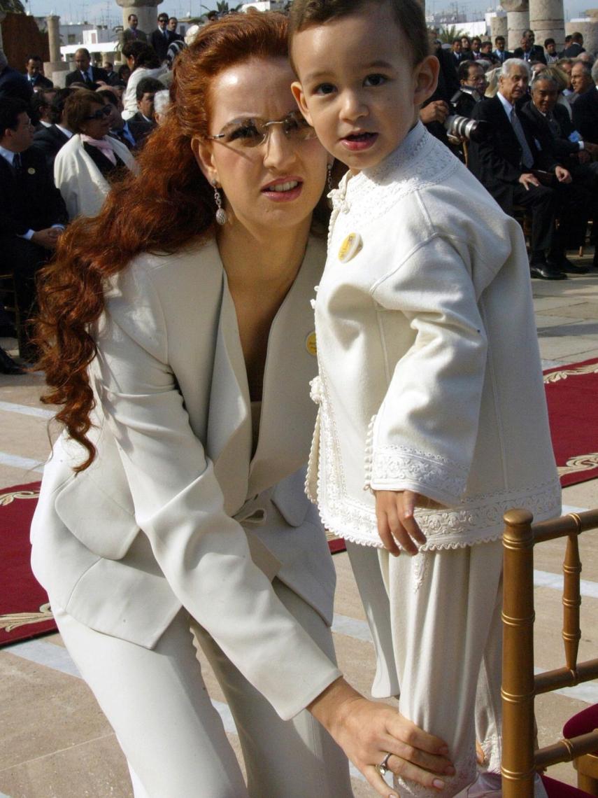 Lalla Salma, junto a su hijo, Moulay Hassan, al que está estrechamente unido.