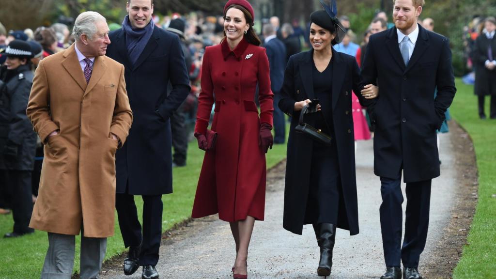 Desde su marcha, los duques de Sussex apenas han intercambiado palabras con la familia real como antaño.