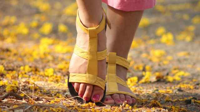 Trucos y consejos para eliminar el mal olor de las sandalias.