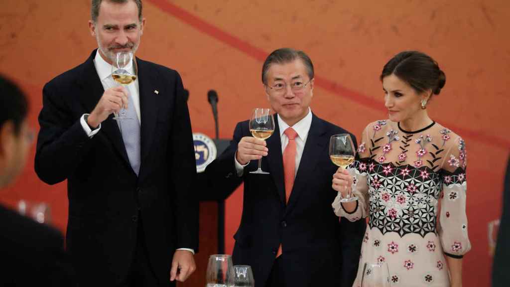 Felipe VI y Letizia, recibido por el presidente de Corea del Sur en octubre de 2019.