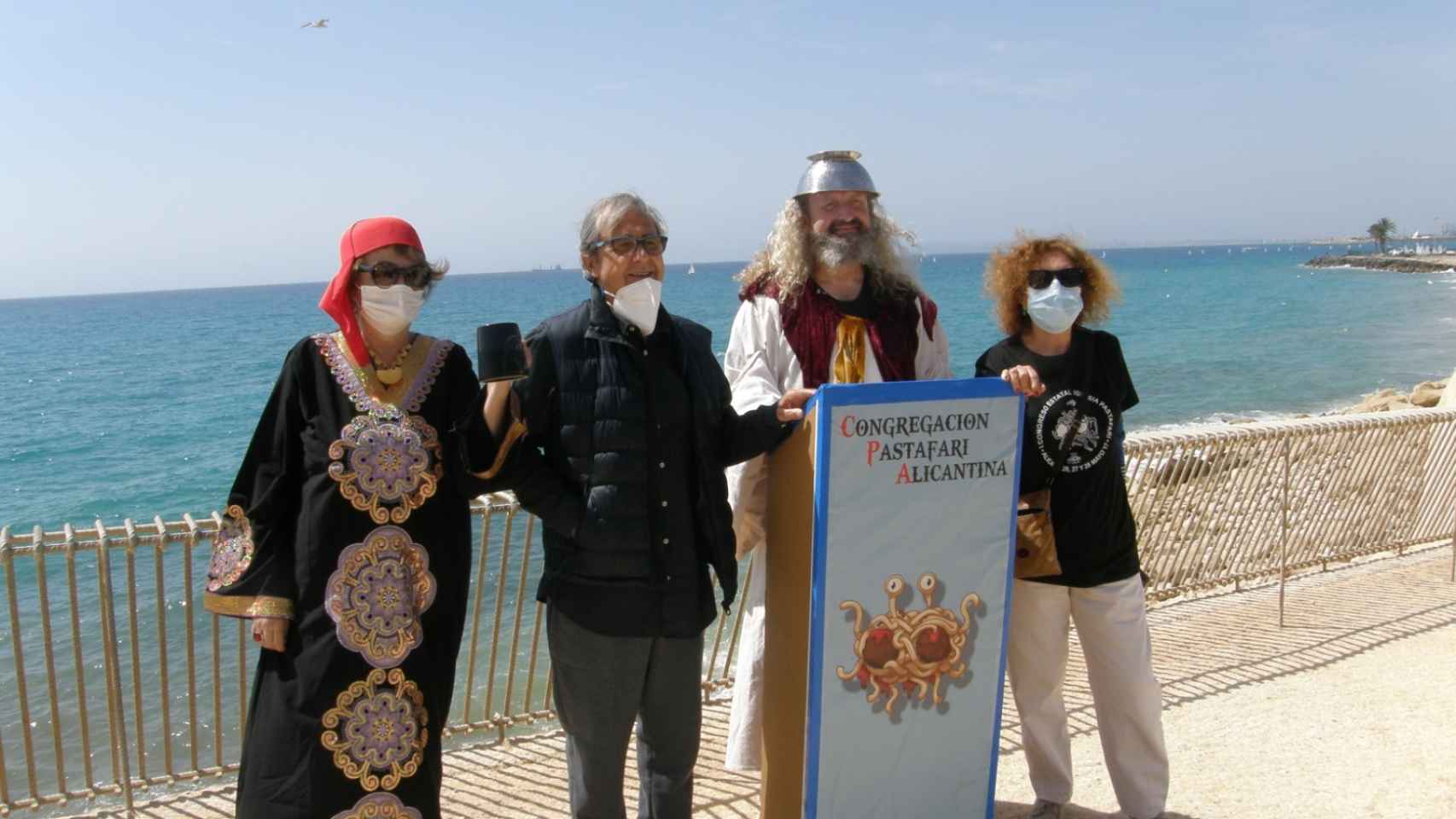 Momento de la ceremonia de la 'bendición de las aguas' de Alicante.