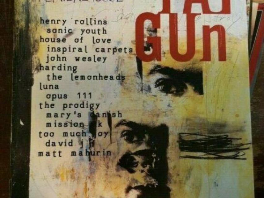La portada del número 1 de la revista Ray Gun, de David Carson.