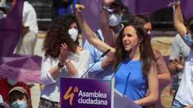 Ione Belarra celebra su victoria como nueva secretaria general de Podemos, en la IV Asamblea Ciudadana.