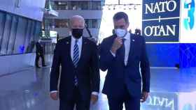 Joe Biden y Pedro Sánchez este lunes en la cumbre de la OTAN.