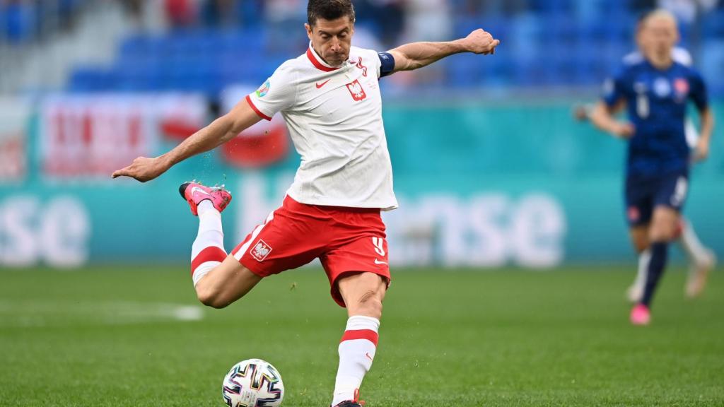 Lewandowski intenta un disparo a portería