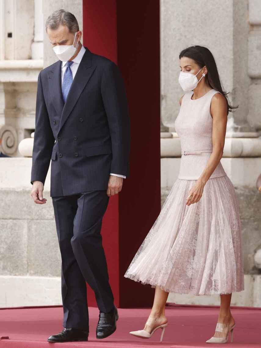 Letizia con un vestido de Felipe Varela que estrenó en 2018.