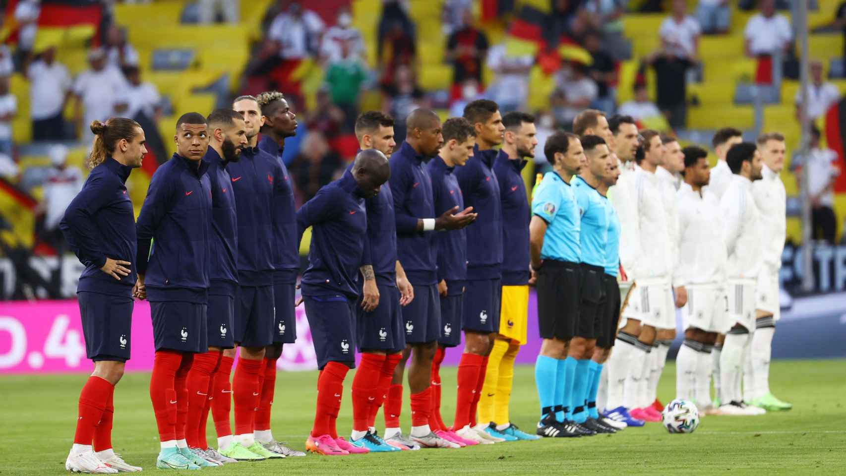 Las selecciones de Francia y Alemania antes del partido