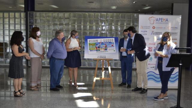 Presentación del cupón en apoyo al sector hostelero.