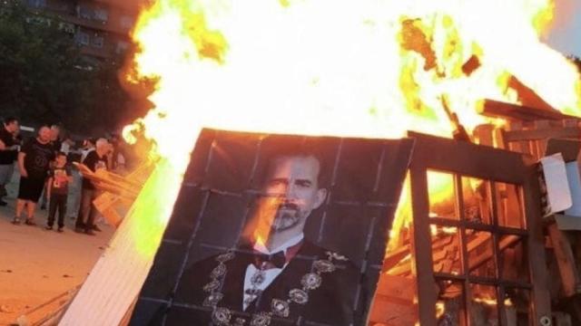 Una foto del Rey, quemada en una manifestación independentista.