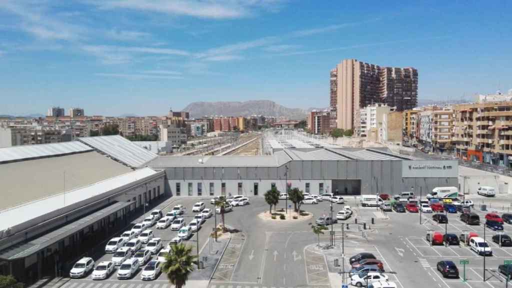 Estación de Renfe de Alicante con el futuro soterramiento al fondo.