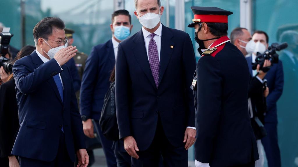El Rey y el presidente de Corea del Sur, recibidos este miércoles en Barcelona por el Mayor Trapero.