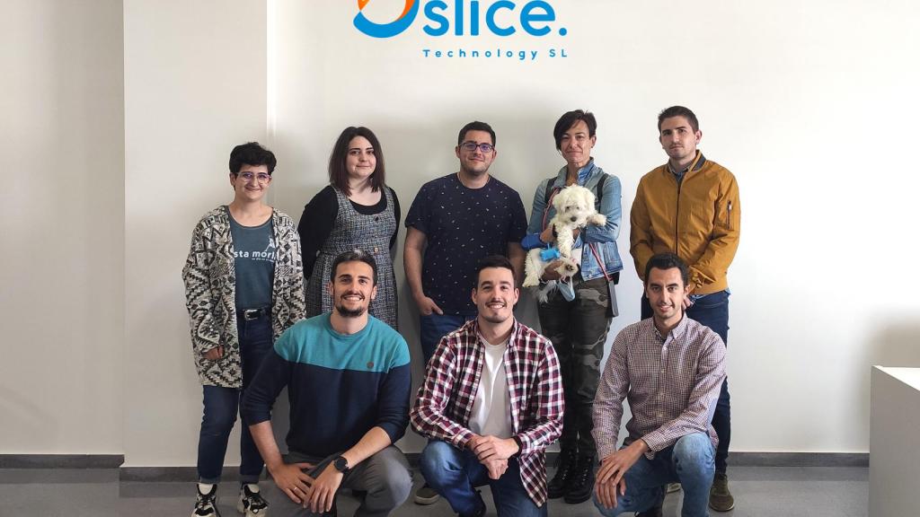 Equipo humano de la startup Oslice Technology en sus instalaciones en Jaén.