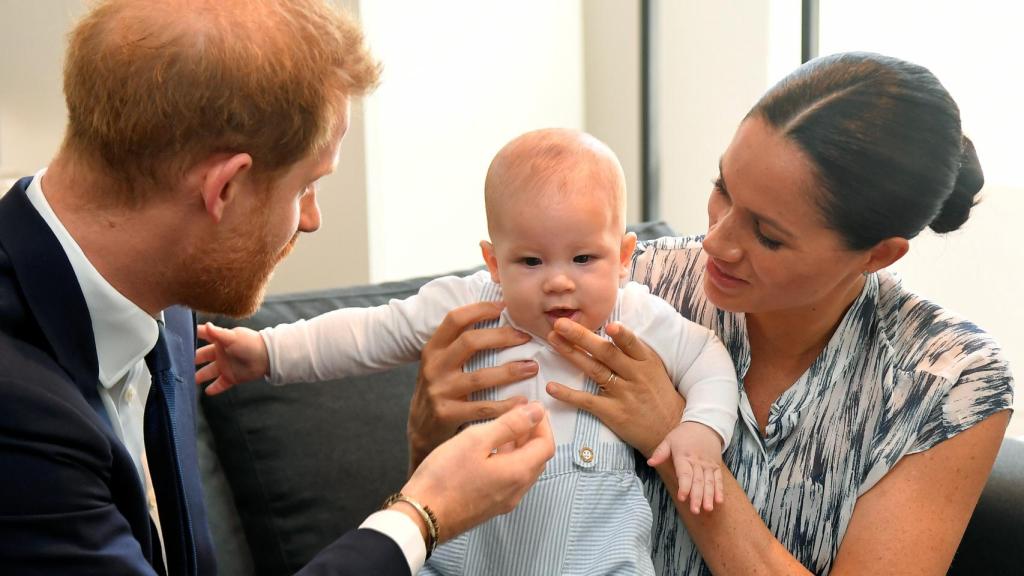 Los duques de Sussex, con su hijo mayor, Archie.