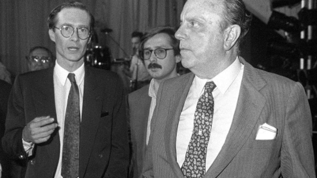 Jorge Verstrynge (i) y Manuel Fraga, presidente de Alianza Popular.