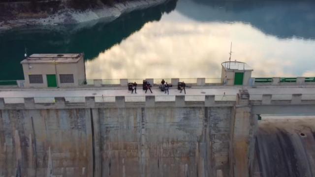 El vídeo ha sido grabado en el pantano de Guadalest.