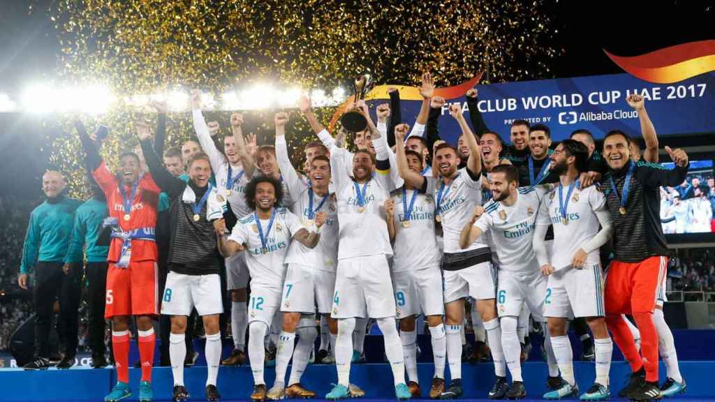 Sergio Ramos levanta el trofeo del Mundial de Clubes de 2017