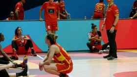 Las jugadoras de España se lamentan tras la derrota