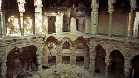 La-biblioteca-de-Sarajevo-tras-los-bombardeos-de-1992