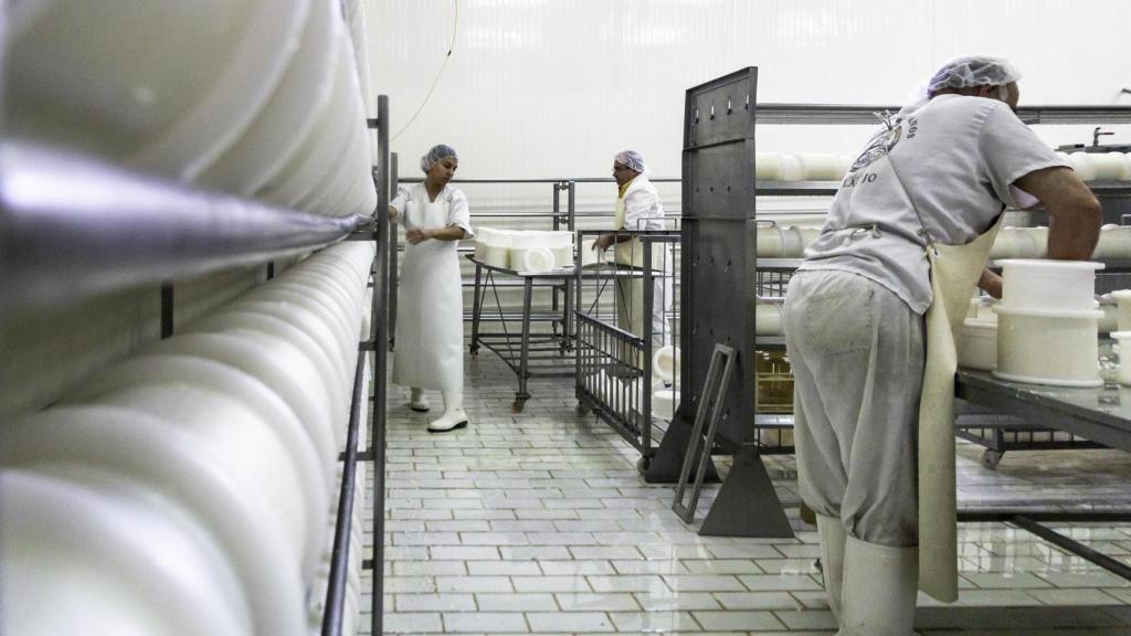 Trabajadores en las instalaciones de la empresa