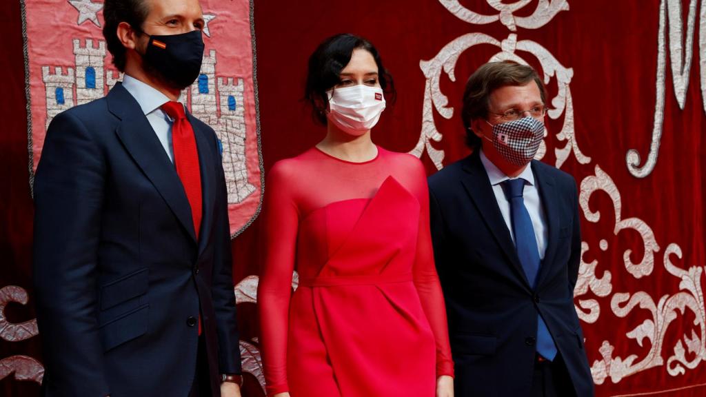 Isabel Díaz Ayuso junto con el presidente del PP, Pablo Casado y el alcalde de Madrid, José Luis Martínez-Almeida.