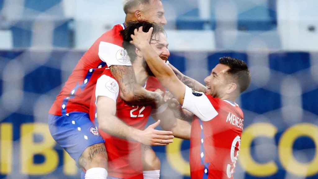 Los jugadores de Chile celebran un gol en la Copa América