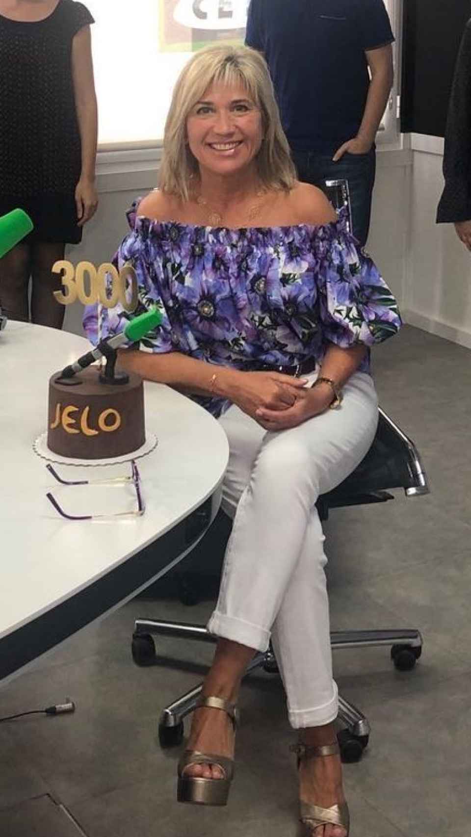 Julia Otero durante una de sus visitas a la radio.